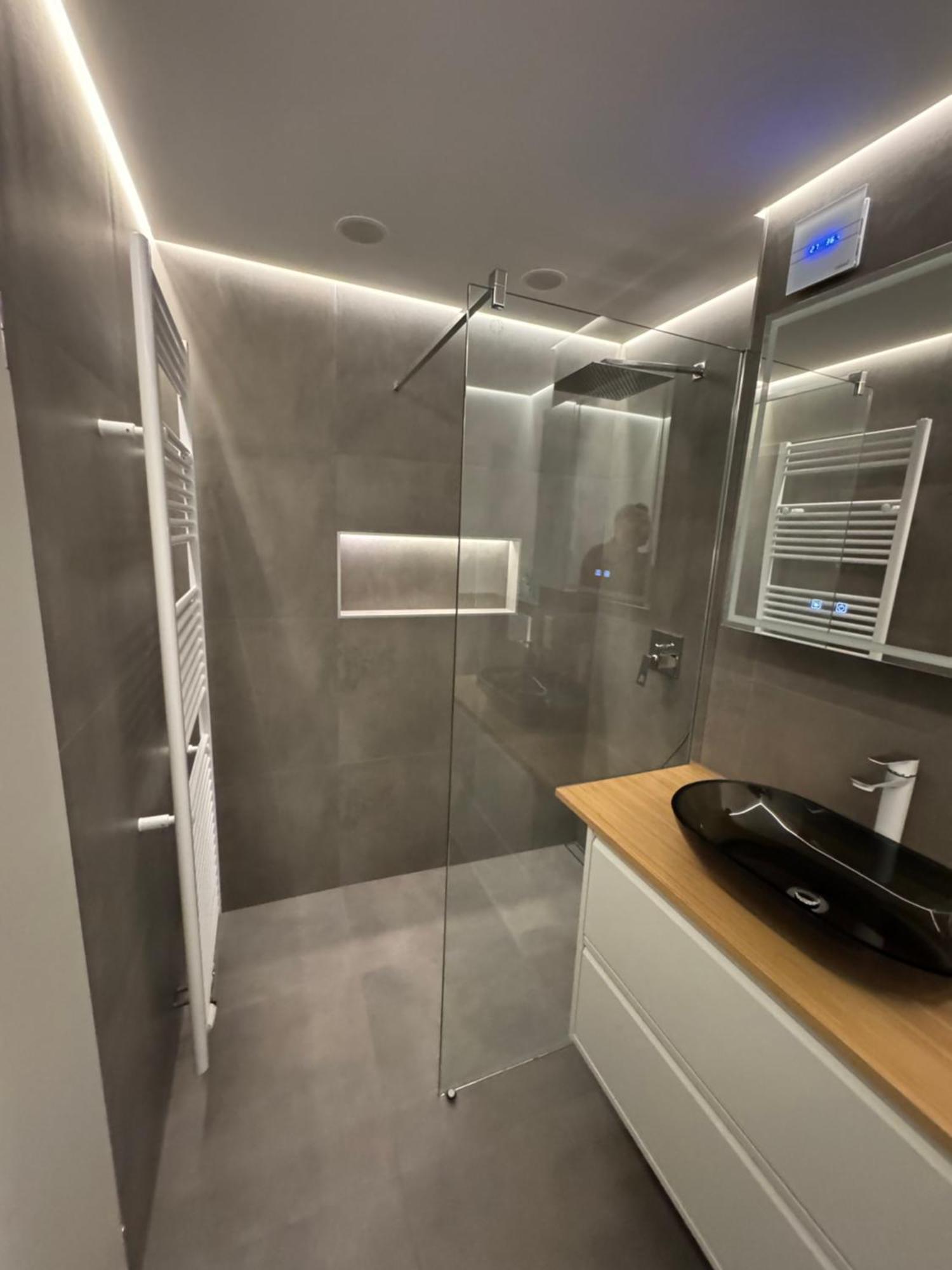 Place To Be In Apartment *