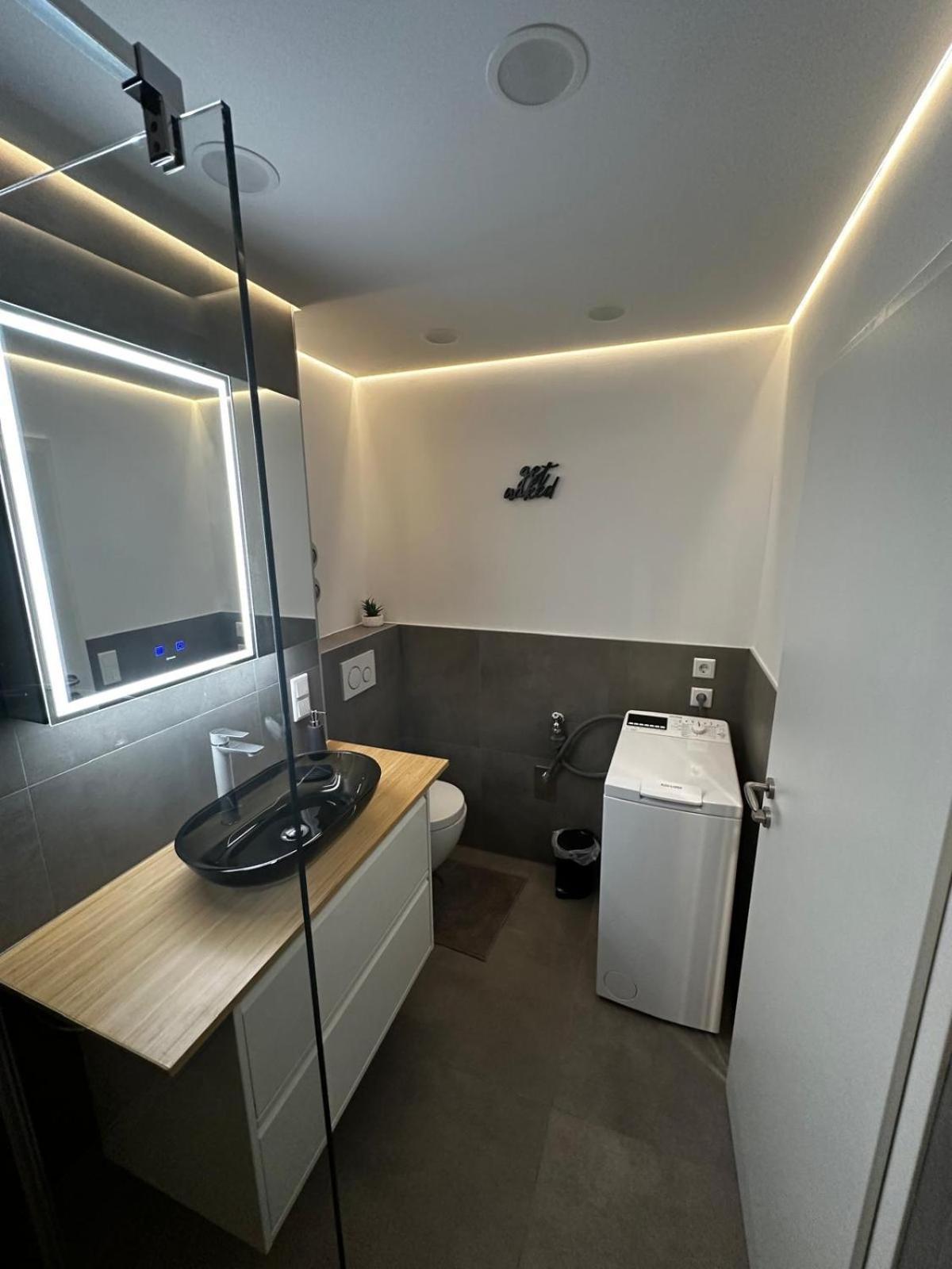 Place To Be In Apartment *